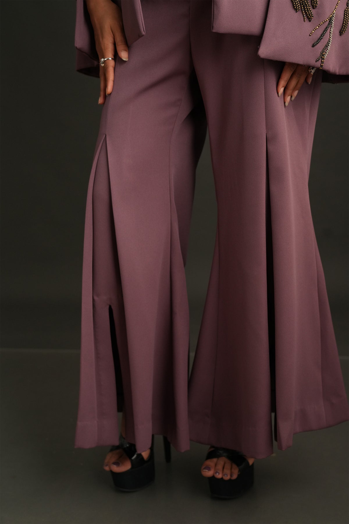 Mauve Crest Cape Set